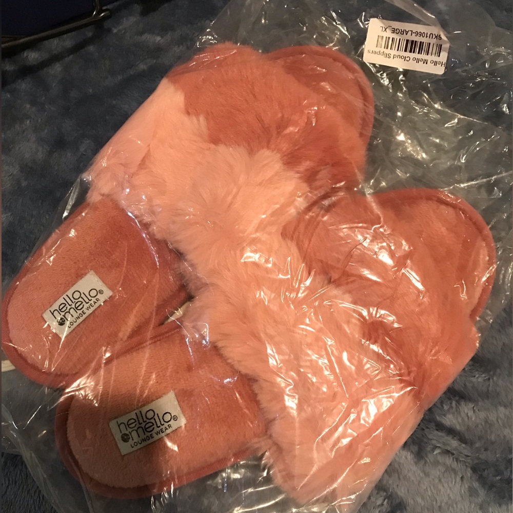 Hello Mello Woman’s Cotton Candy Puff Slippers Size L/XL 9-10 NWT
